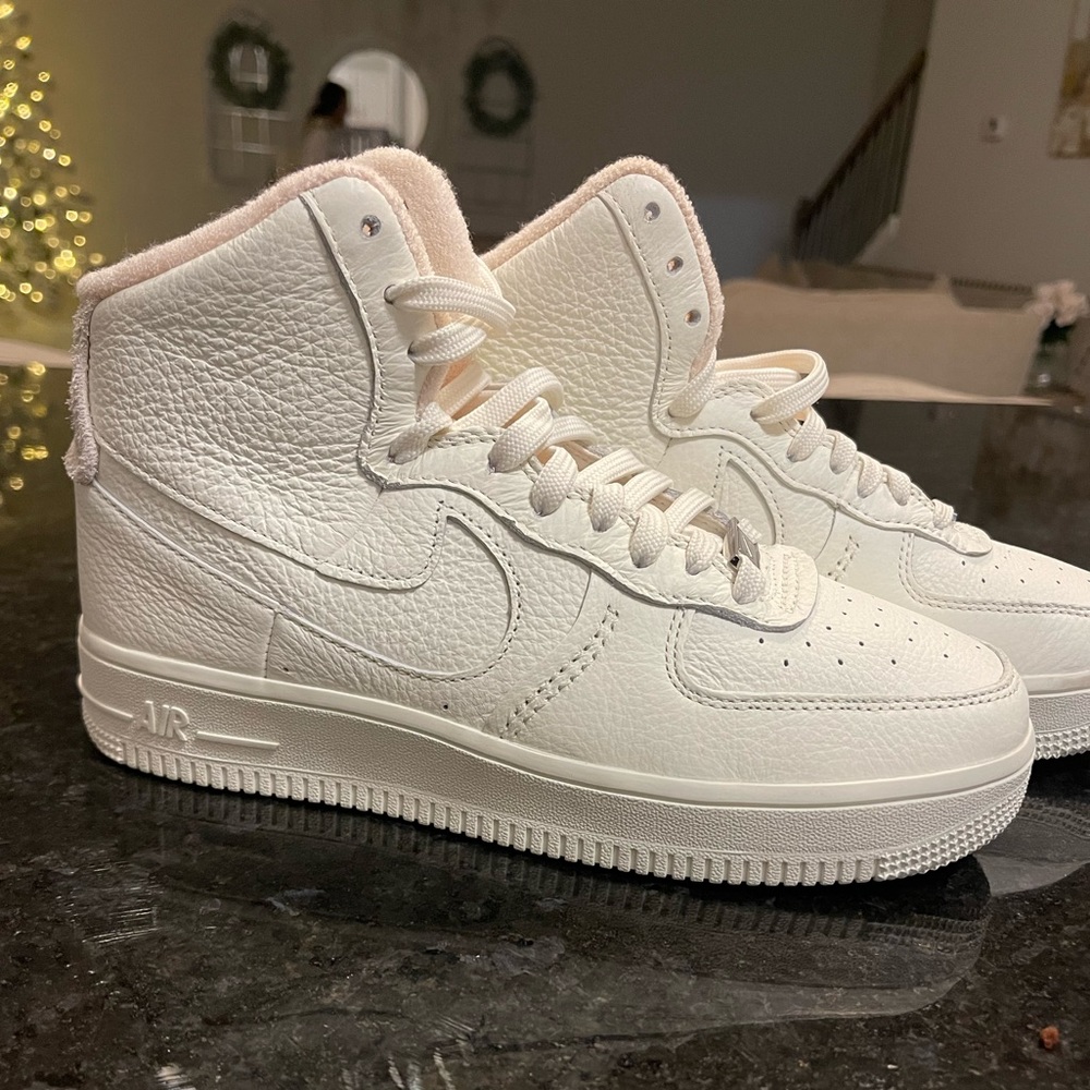 NEW never worn size 7 Nike Air Force 1 sculpt